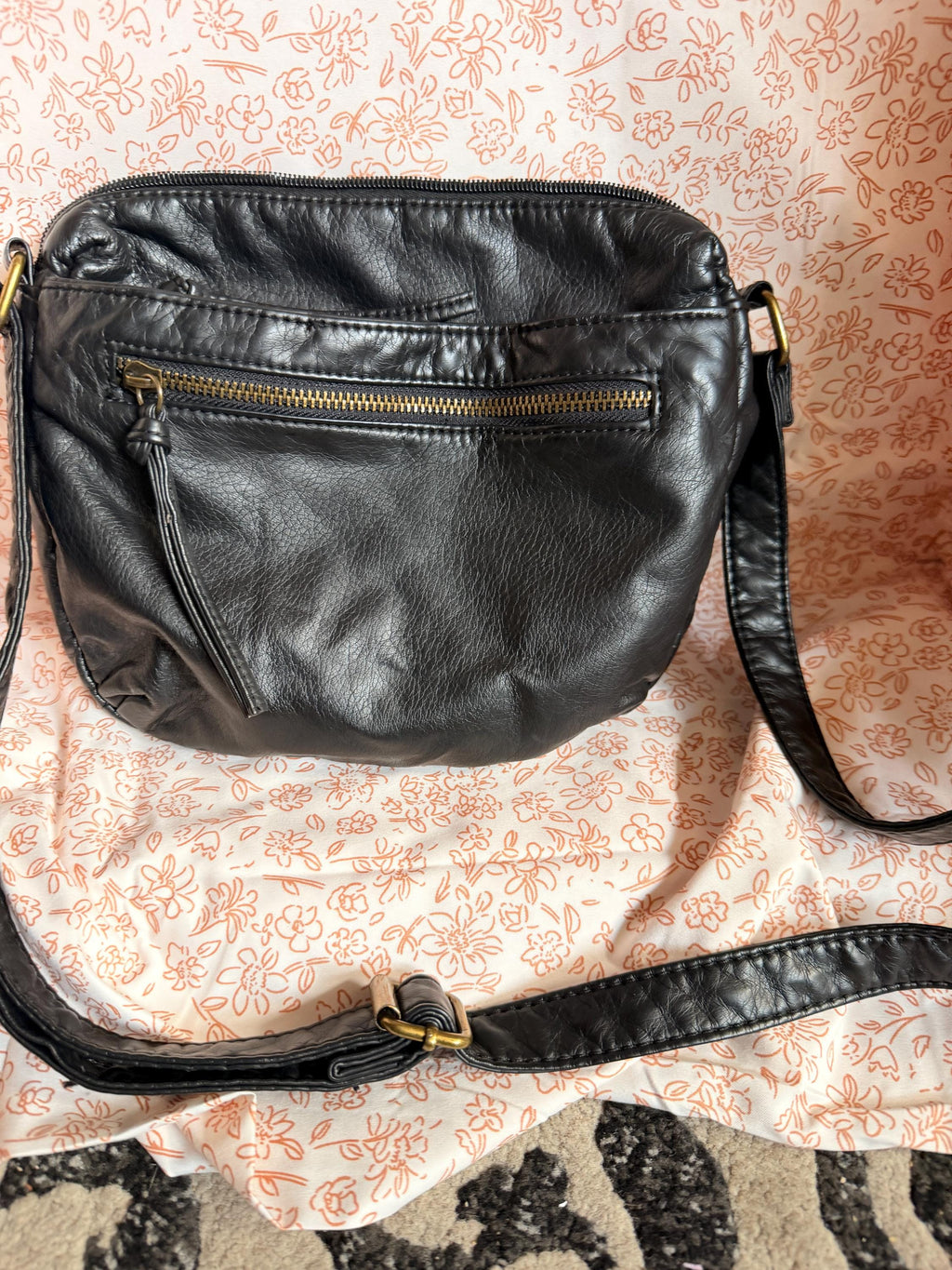 Bueno Black Soft Leather Crossbody Purse Multi Pocket Handbag