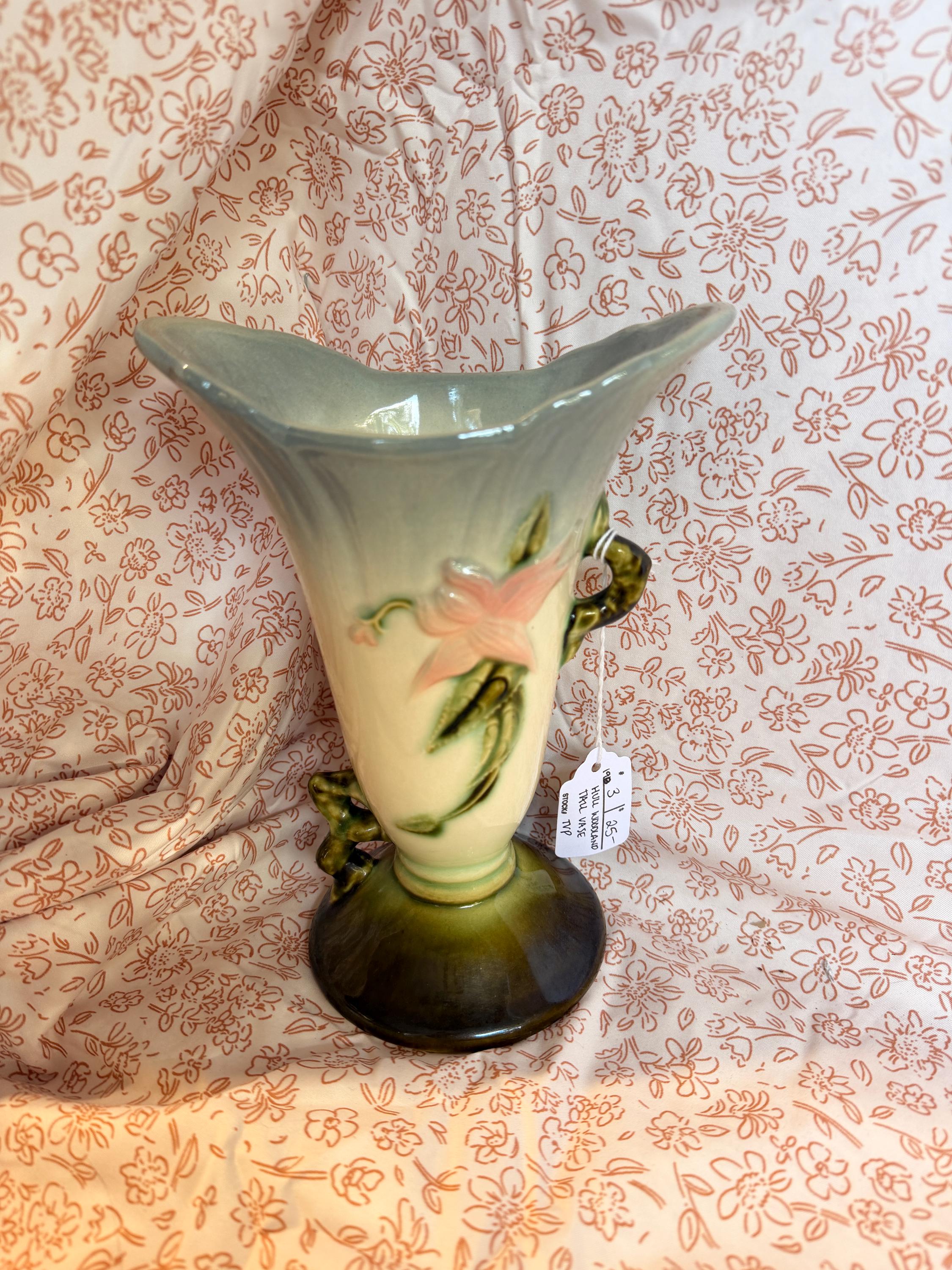 Vintage Hull Pottery Woodland Tulip Bud Vase Pink Flower Blossom Planter 126