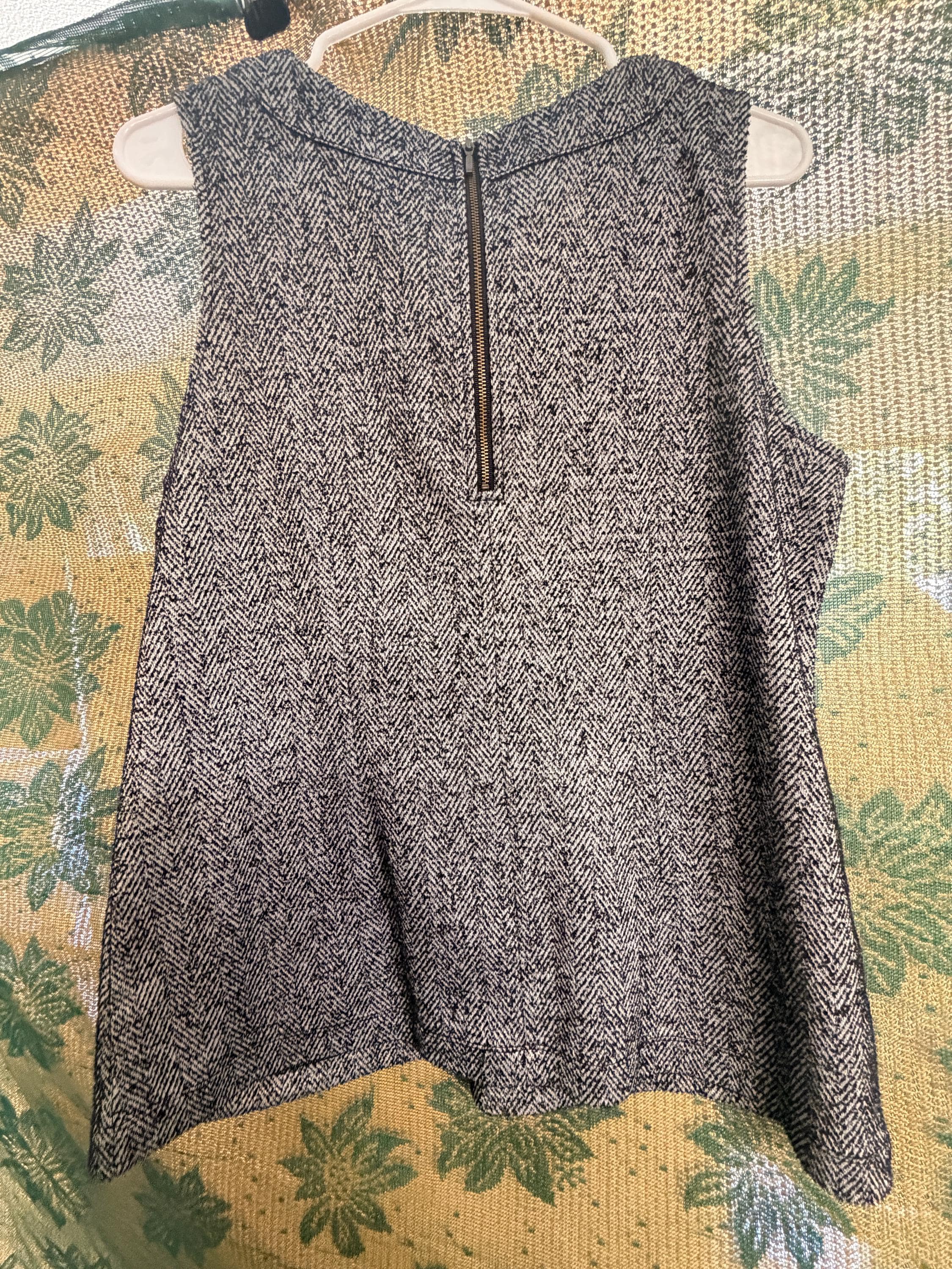 CAbi Herringbone Sleeveless Tunic Top Gray Black Zipper Pocket Size Large