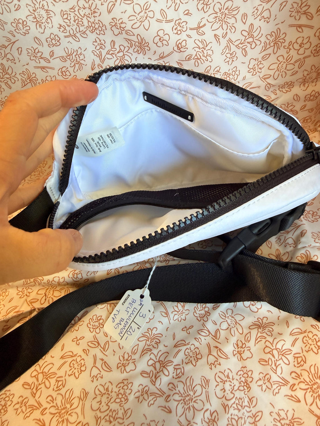 Lululemon White Belt Bag Crossbody Fanny Pack Athleisure Festival Bag