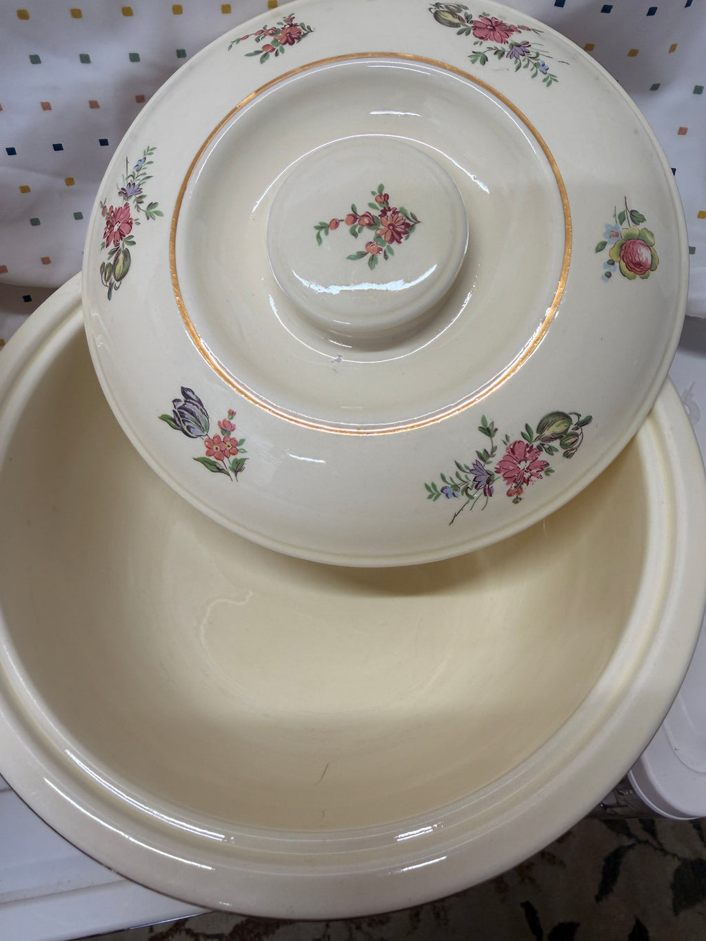 Vintage Household Institute Priscilla Ovenware Set – 3 Nesting Mixing Bowls, Covered Casserole & Pitcher – Floral Farmhouse Kitchen – 1940s 1950s
