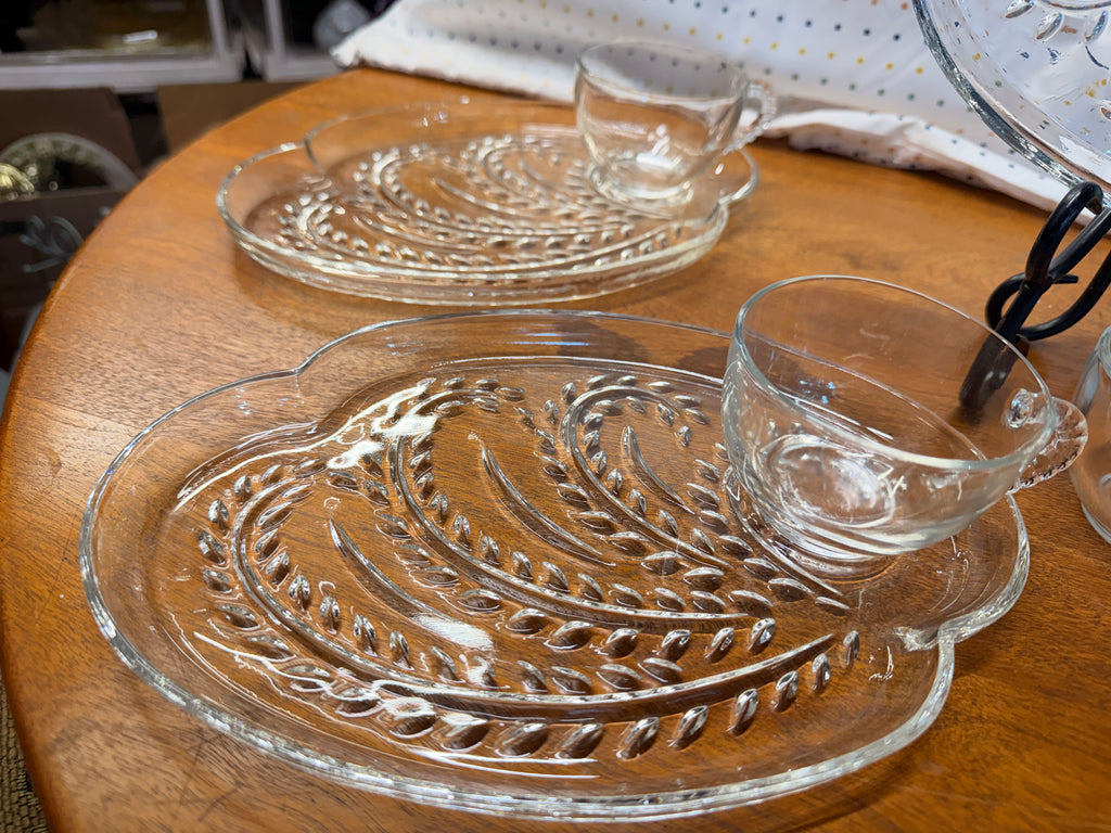 Vintage Federal Glass Snack Set – Set of 4 Snack Trays with Cups | Wheat Pattern Luncheon Plates | Mid-Century Glass Entertaining Set