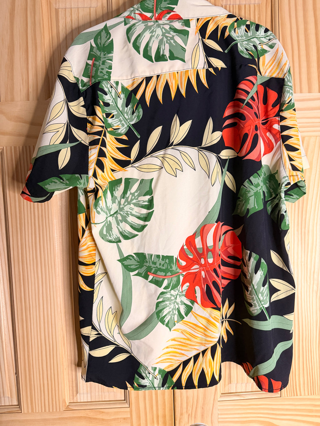Good Vibes Tropical Hawaiian Camp Shirt Men's XL Monstera Leaf Button Up