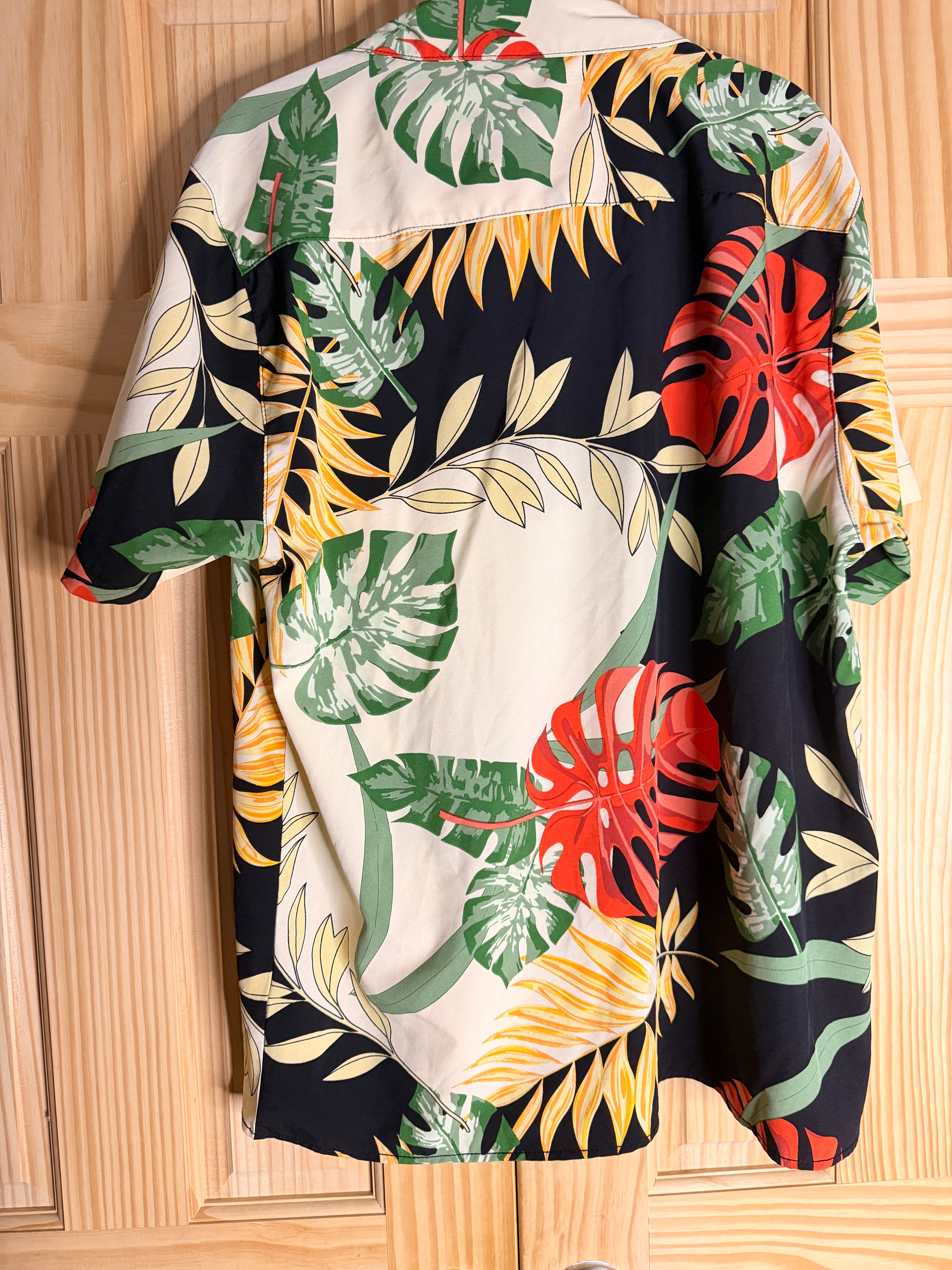 Good Vibes Tropical Hawaiian Camp Shirt Men's XL Monstera Leaf Button Up