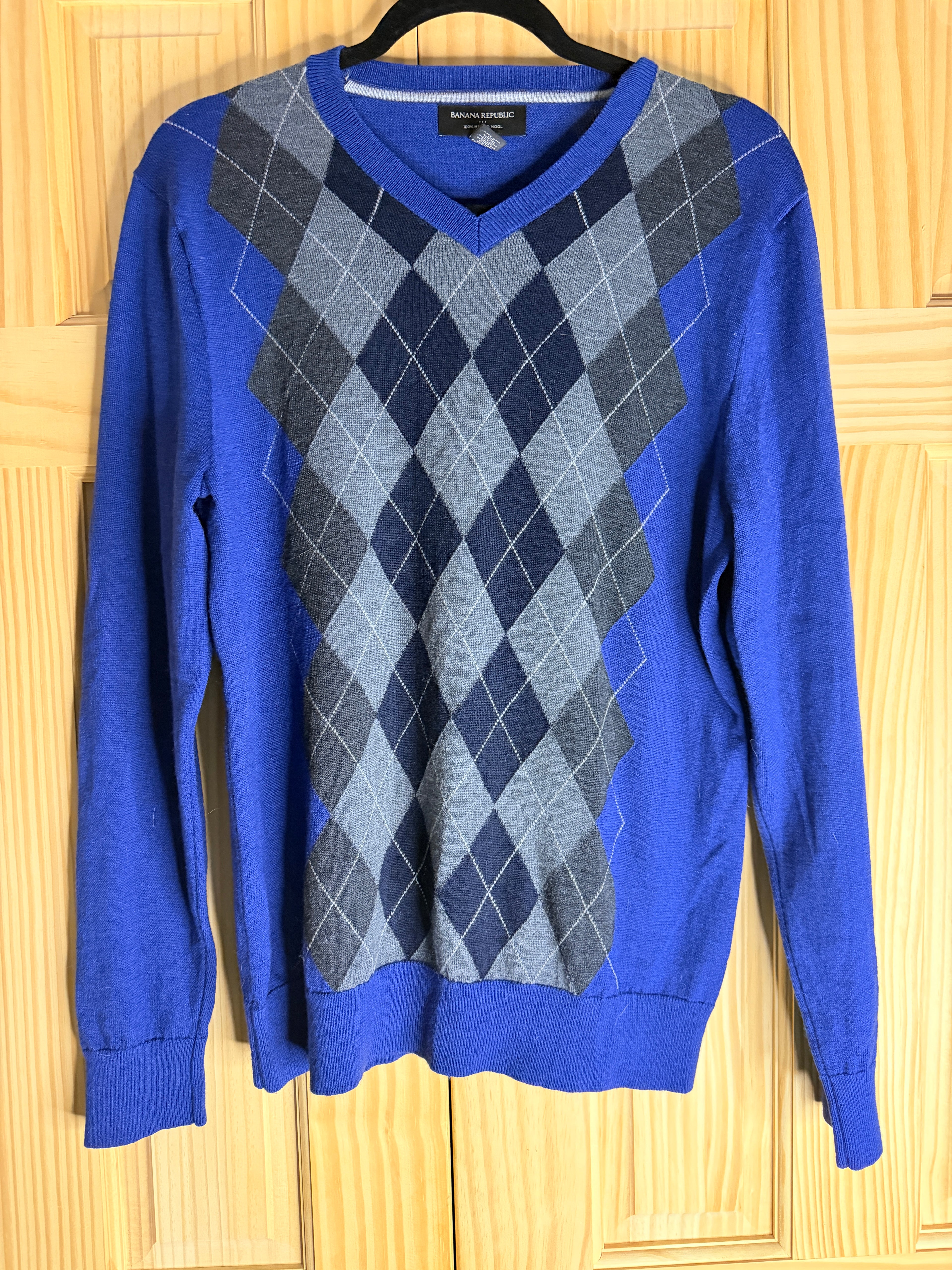 Banana Republic 100% Merino Wool Blue Argyle V-Neck Sweater Men's Medium