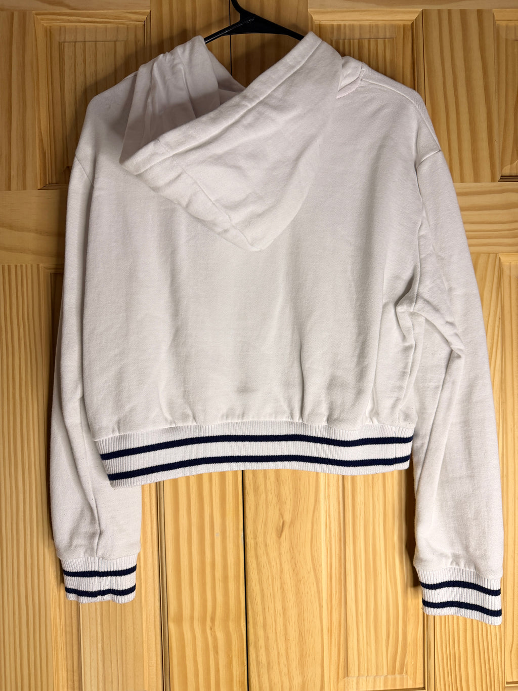 FILA White Cropped Hoodie | Chenille Logo Sweatshirt | Women's Large
