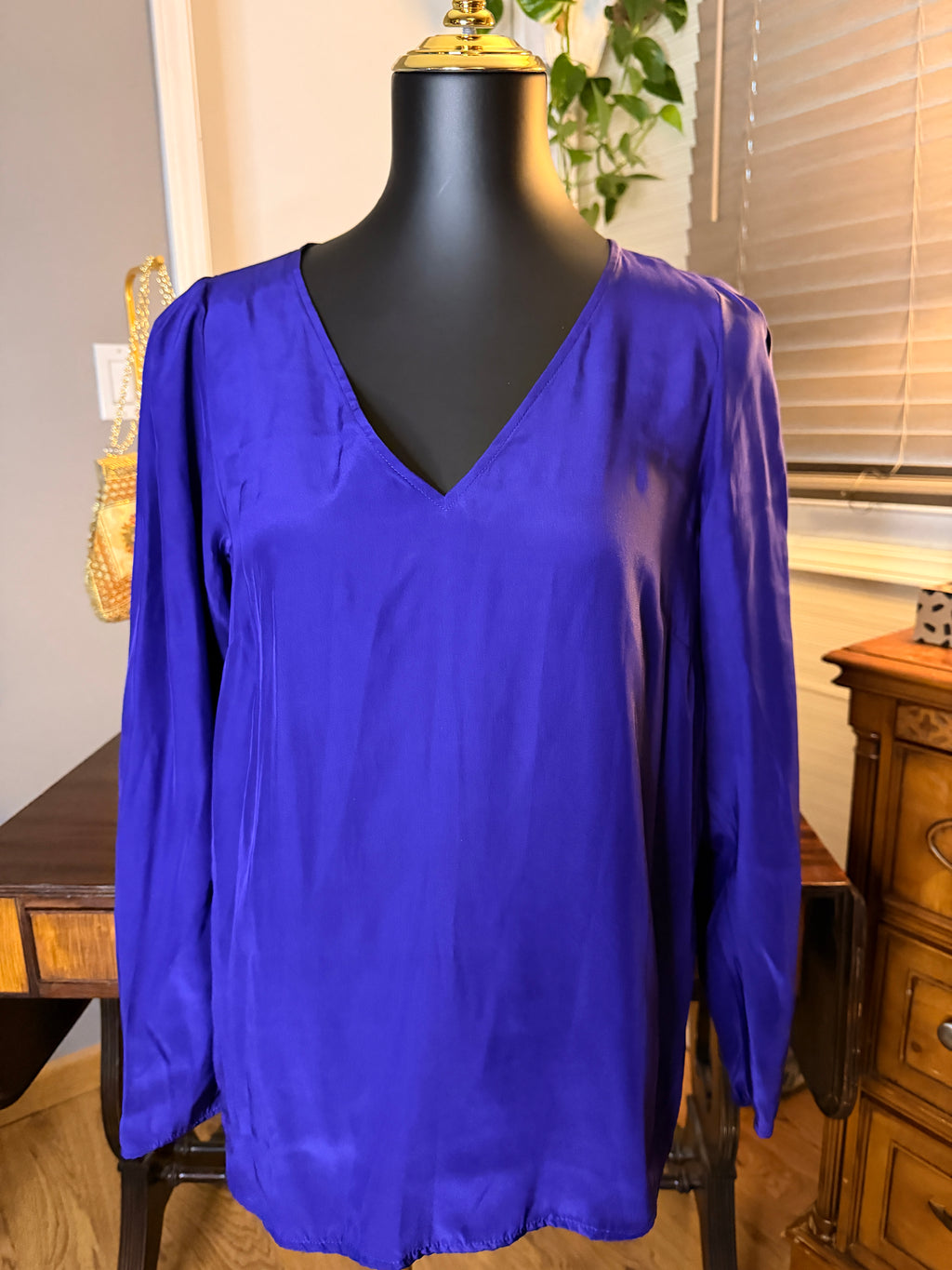 Vintage Antonio Melani Royal Blue 100% Silk Blouse Women's Medium V Neck Long Sleeve Top
