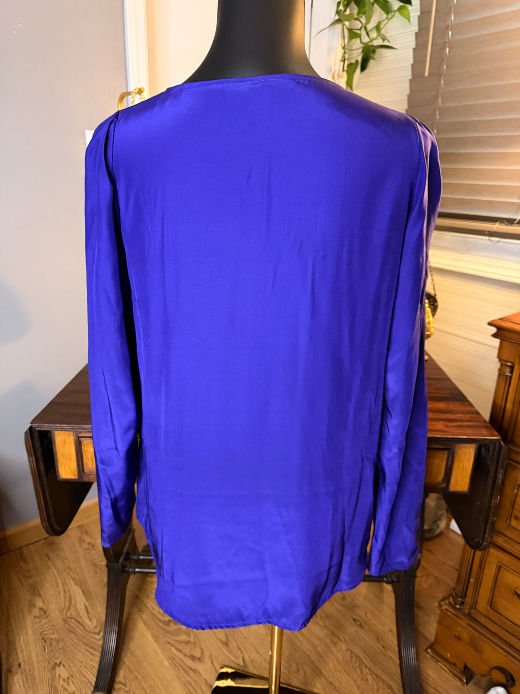 Vintage Antonio Melani Royal Blue 100% Silk Blouse Women's Medium V Neck Long Sleeve Top