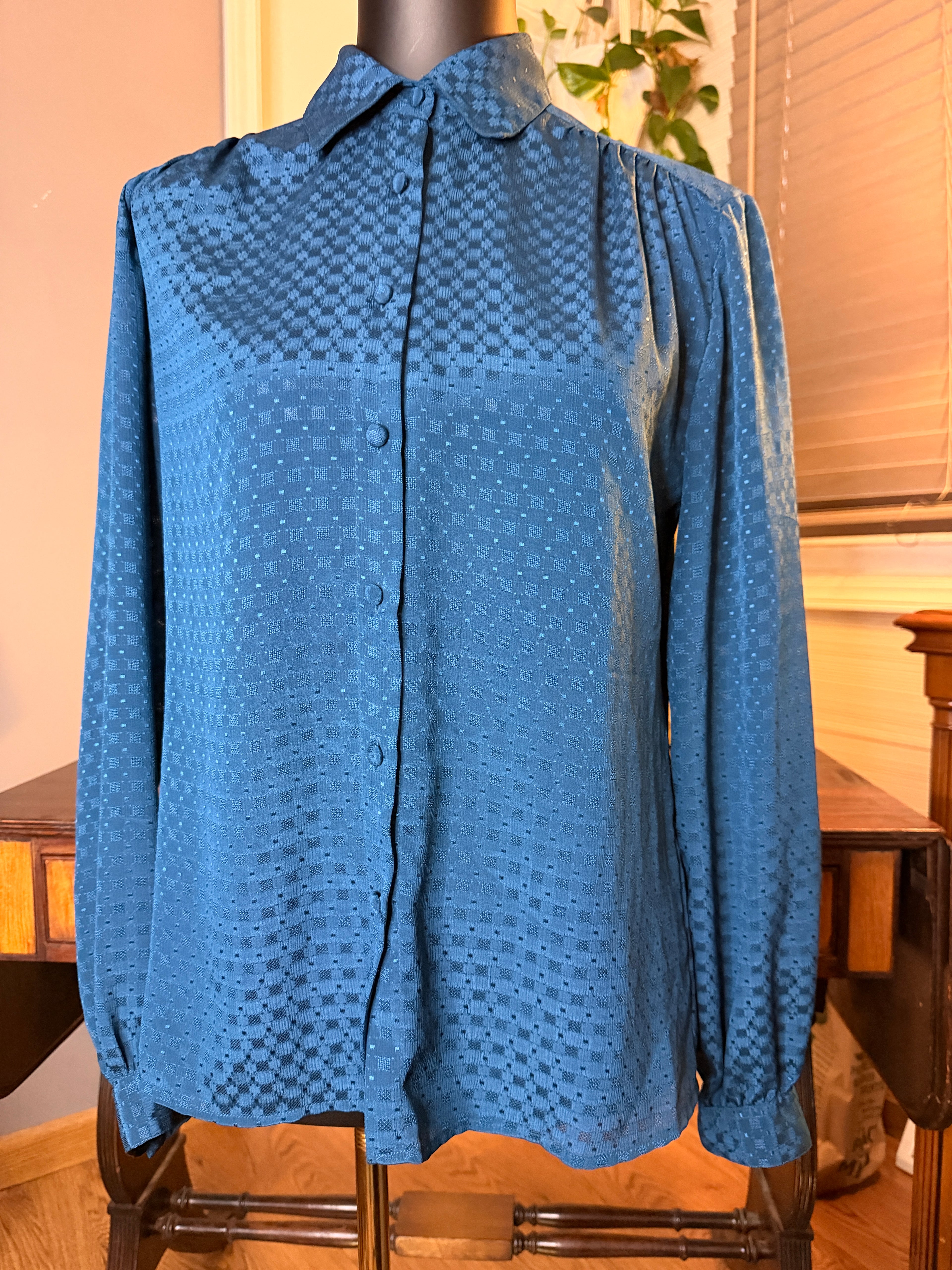 Vintage Chaus Textured Blue Blouse Size 12 Hidden Button Front Secretary Top