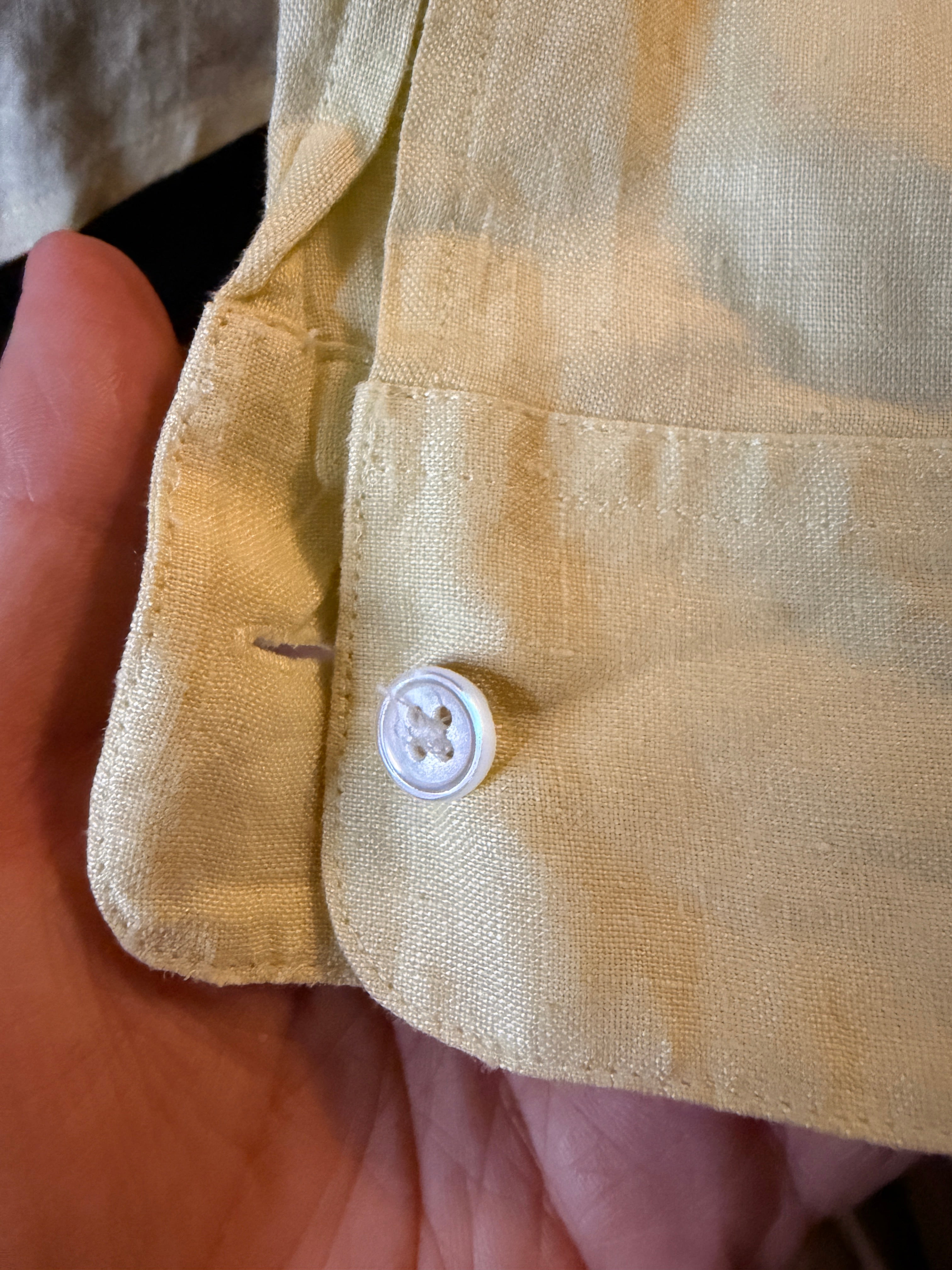 Ann Taylor 100% Linen Button Front Shirt Size 2 Pale Yellow Long Sleeve Lightweight Women’s Blouse