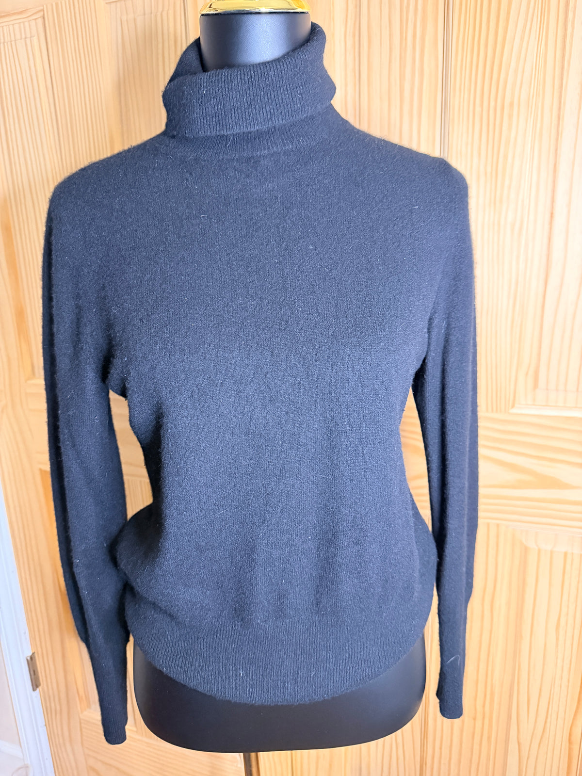Neiman Marcus 100% Cashmere Black Turtleneck Sweater Women's Medium Luxury Knit
