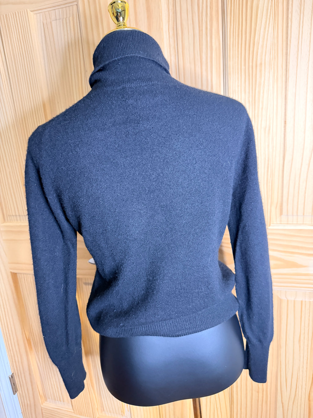 Neiman Marcus 100% Cashmere Black Turtleneck Sweater Women's Medium Luxury Knit