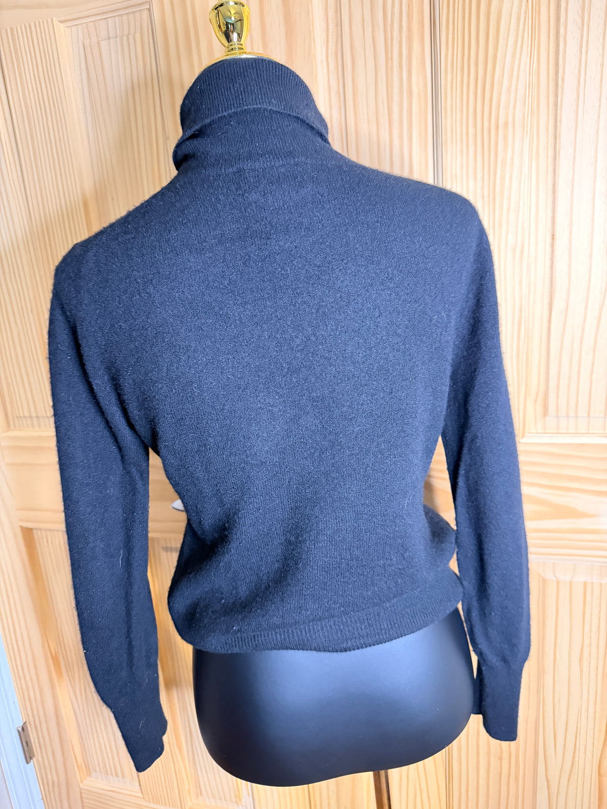 Neiman Marcus 100% Cashmere Black Turtleneck Sweater Women's Medium Luxury Knit