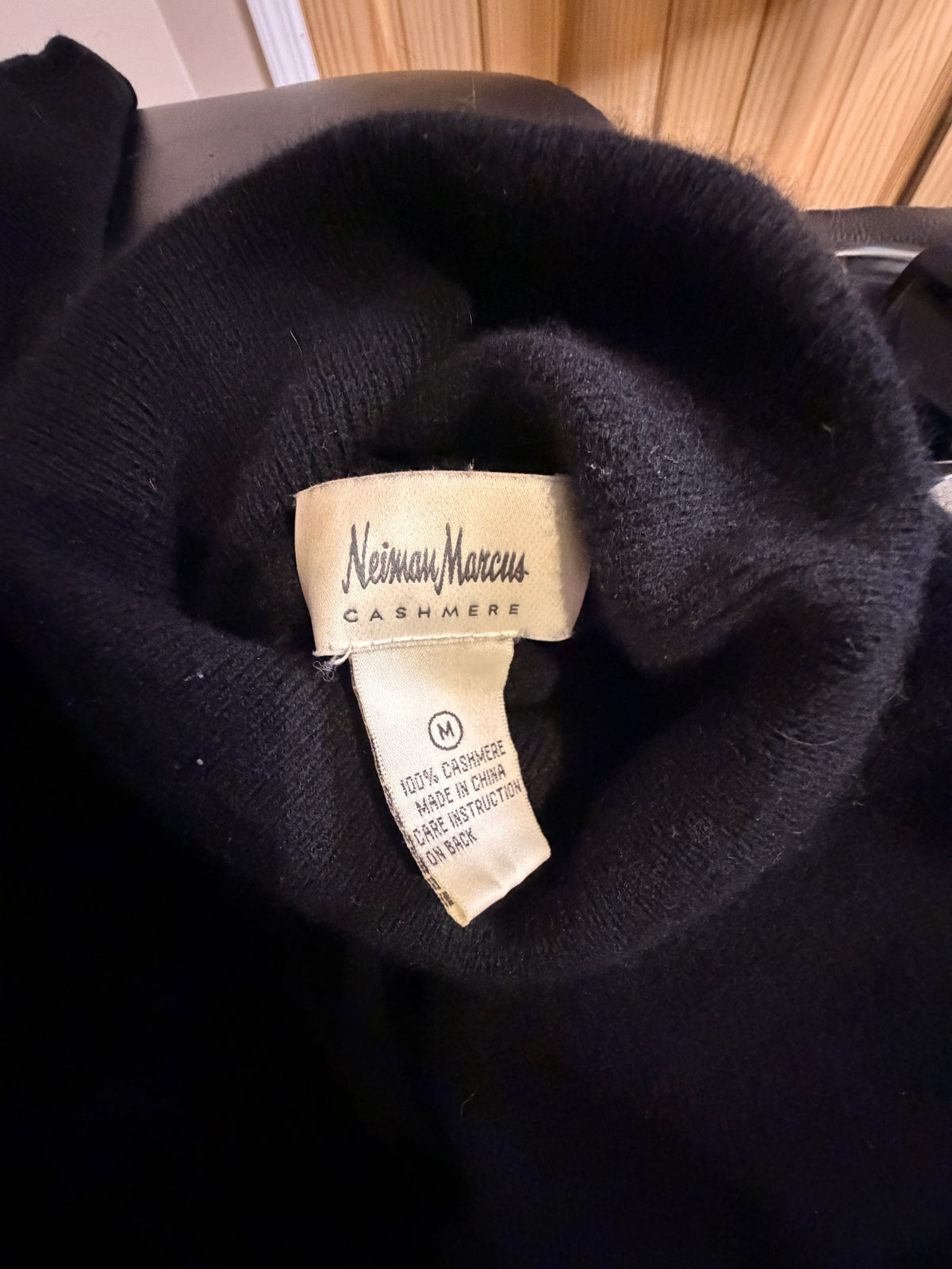 Neiman Marcus 100% Cashmere Black Turtleneck Sweater Women's Medium Luxury Knit