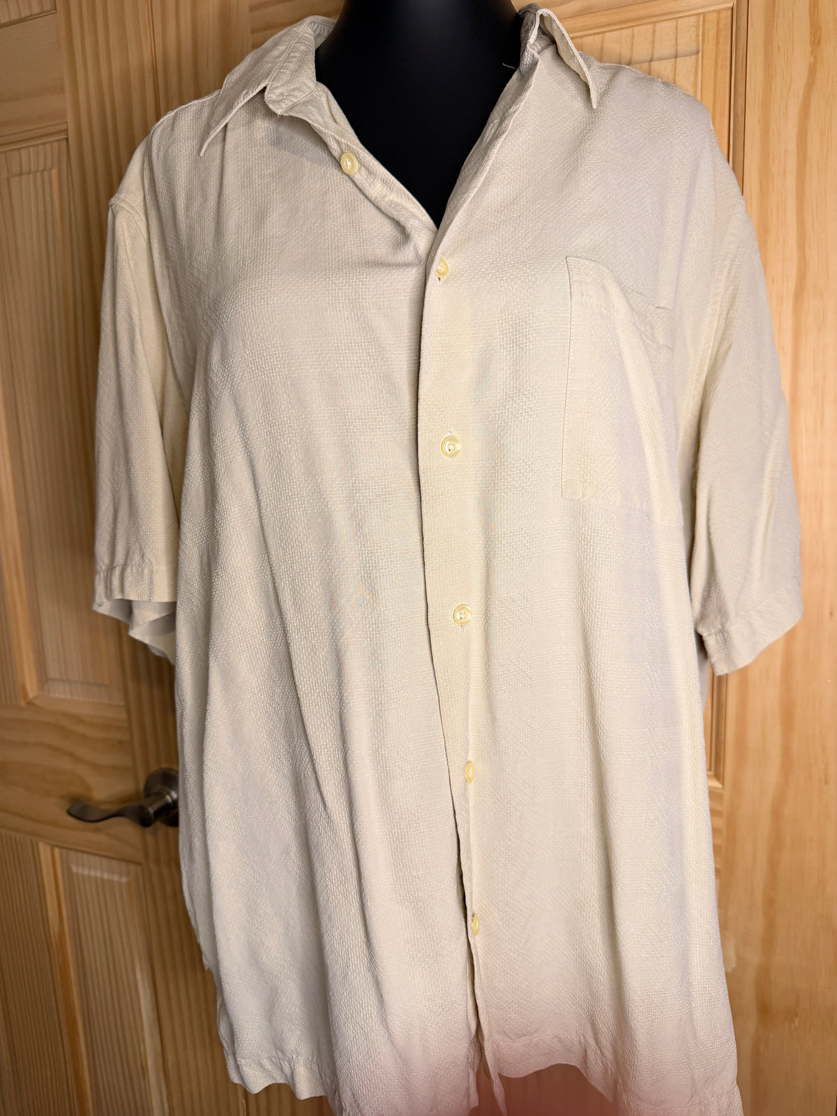 Claiborne Silk Short Sleeve Button Up Shirt Men's XL Beige Textured Camp Shirt