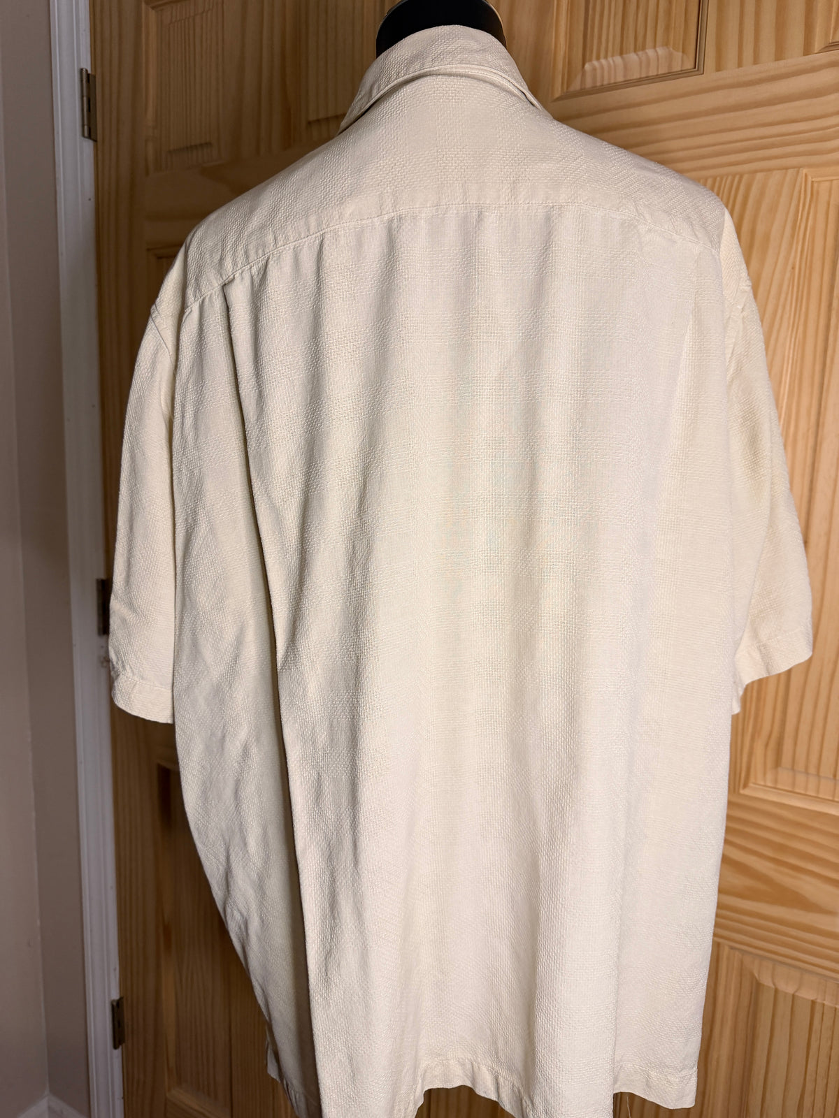 Claiborne Silk Short Sleeve Button Up Shirt Men's XL Beige Textured Camp Shirt