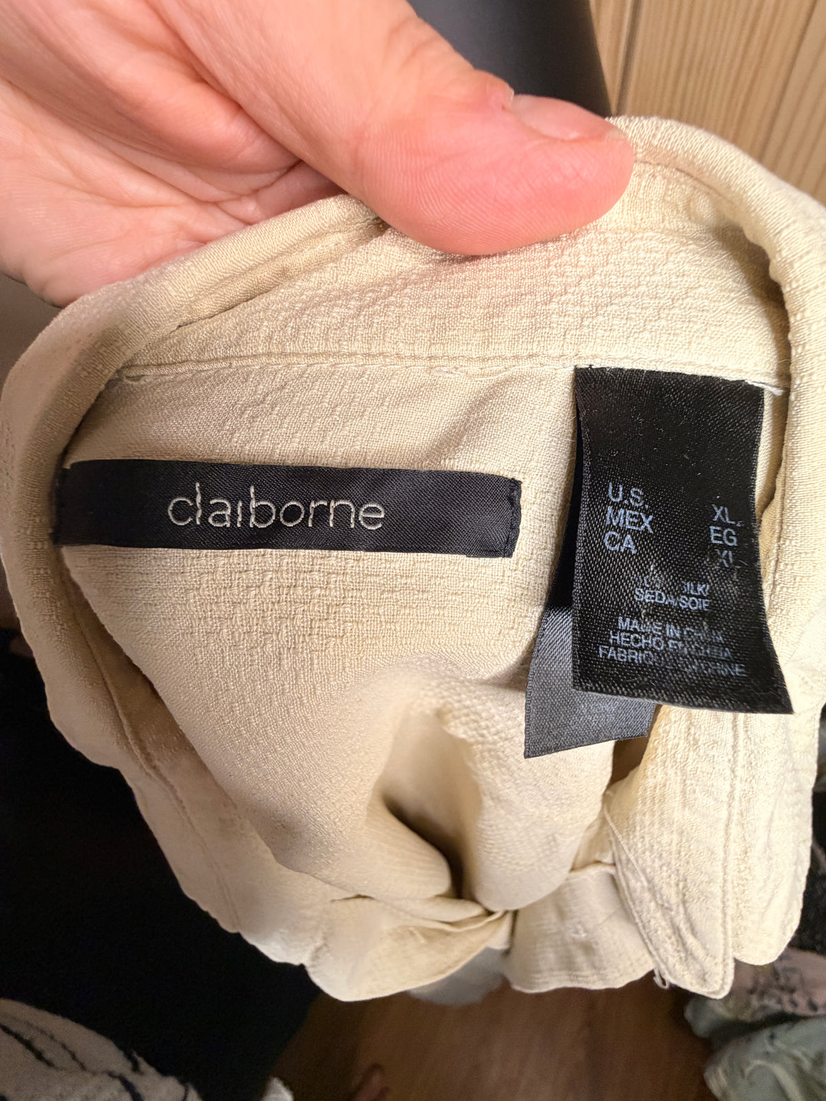 Claiborne Silk Short Sleeve Button Up Shirt Men's XL Beige Textured Camp Shirt