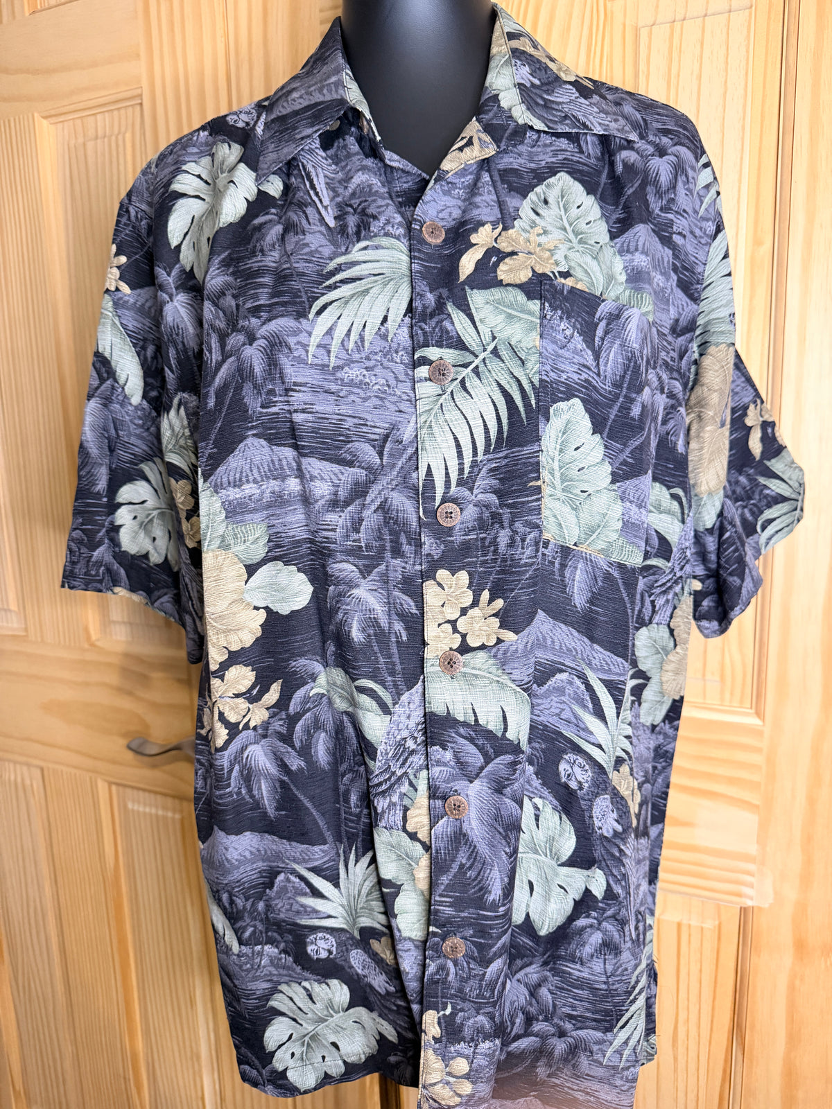 Caribbean Joe Men's Navy Tropical Hawaiian Camp Shirt 100% Silk Medium